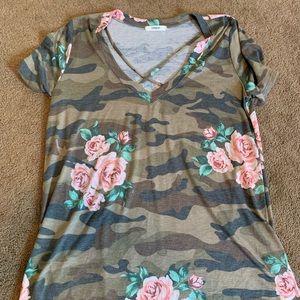 Camo rose T-shirt